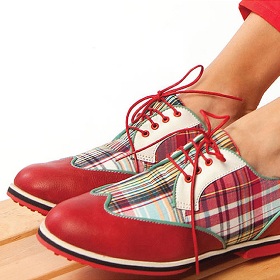 Ladies-red-madras-wingtip-golf-shoes 